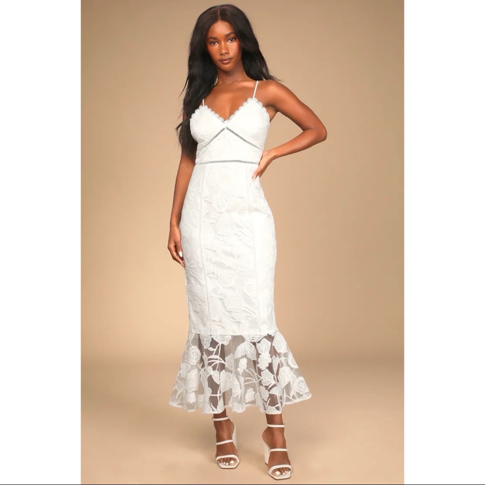 NWOT Lulus Alluring Dream White Floral Mesh Lace Trumpet Midi Dress Small